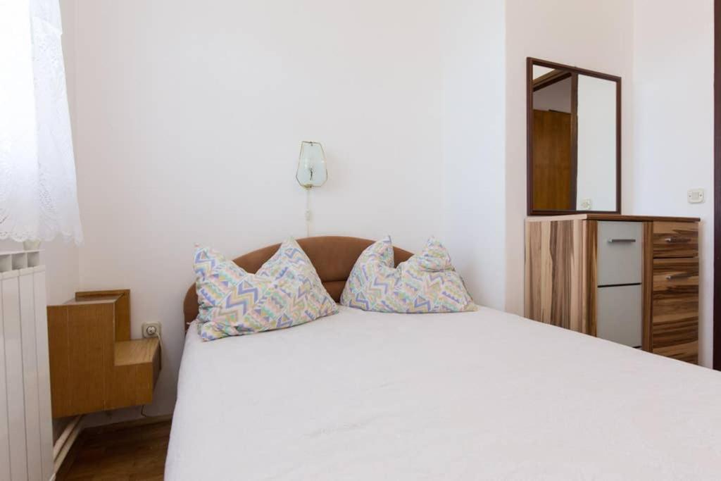 Apartment With Terace And Sea View Marica Krk Town Esterno foto